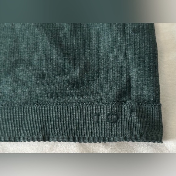 ⭐️ Like New ⭐️  Lululemon: Women's Sleeveless Top- Size 10 - Picture 8 of 8